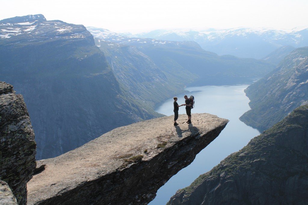 Proposing at Trolltunga